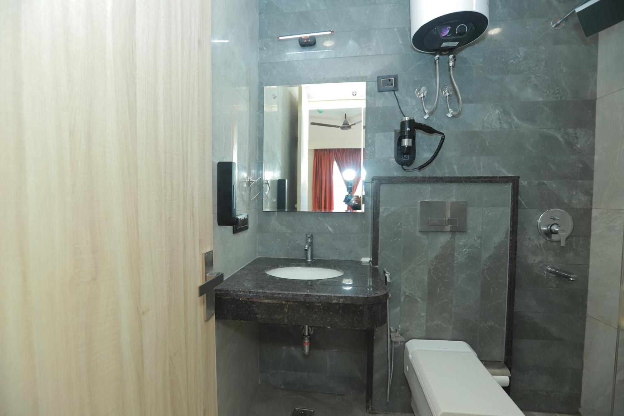 Zed Hotel - Delhi International Airport Nueva Delhi Exterior foto